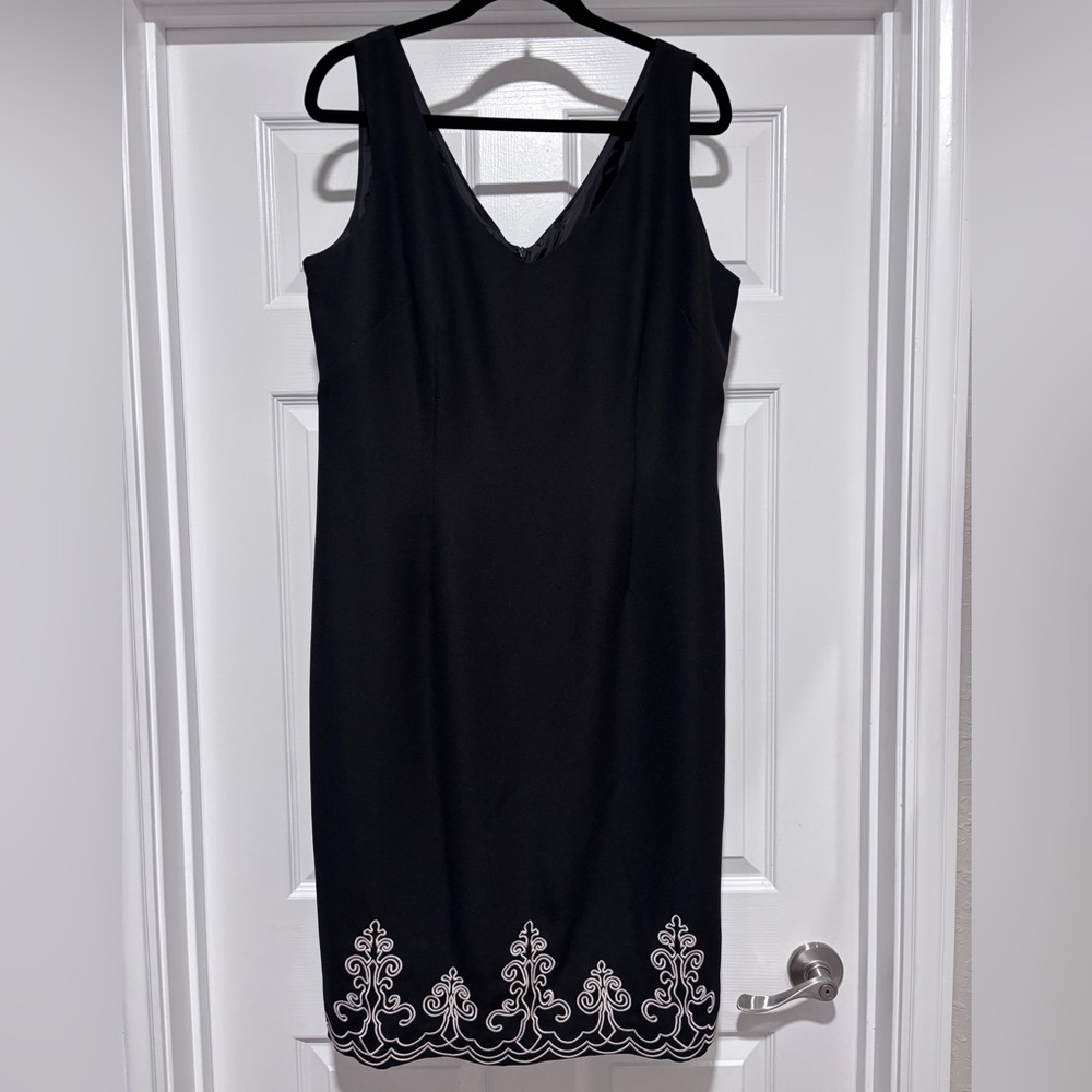 0129- NWT Vintage Black Embroidered Sheath Dress 16